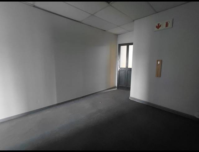 295M² OFFICE TO LET IN OLIVEDALE